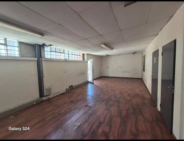 1,915M² WAREHOUSE TO LET IN ISANDO